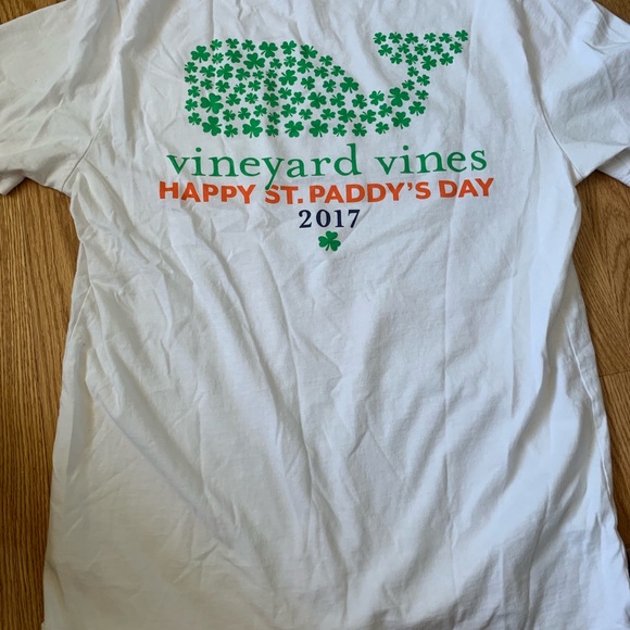 vineyard vines st. paddy’s day shirt - Picture 2 of 4